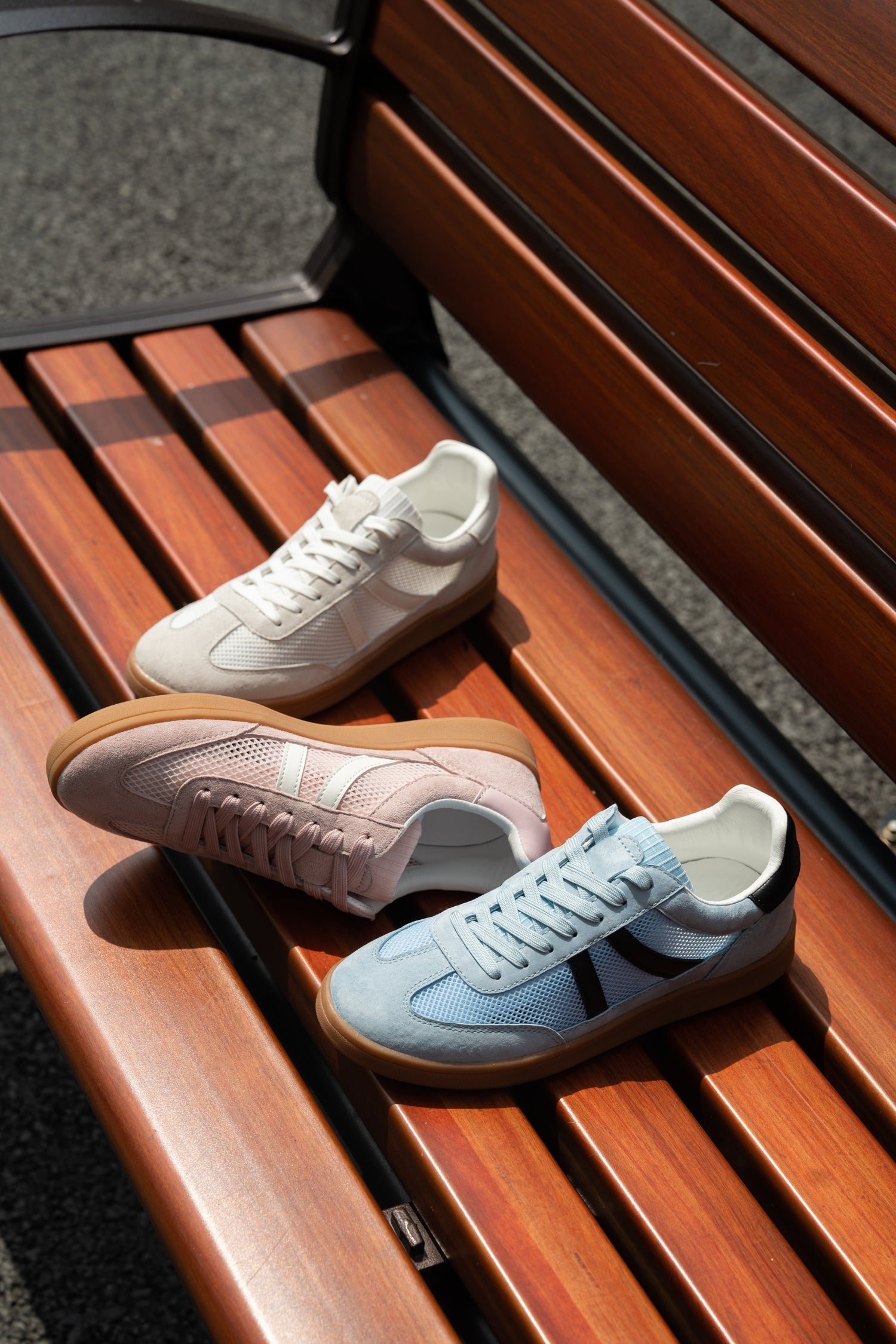 MESH WALKING SNEAKERS