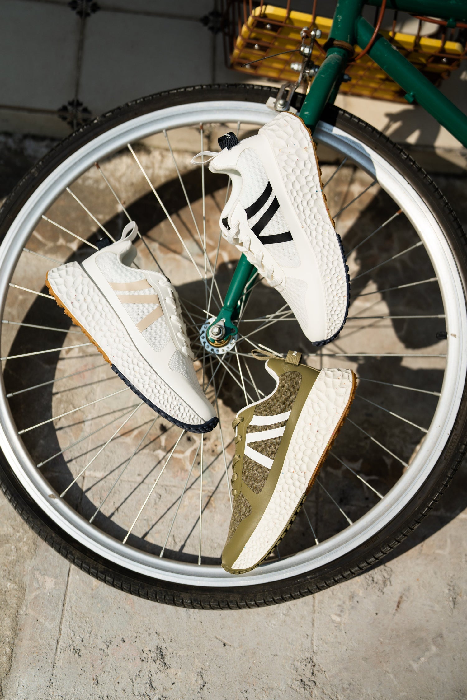 PLATFORM RUNNING SHOES